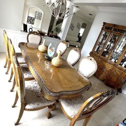 Michael Amini Dinging Set 8 Chairs ( Deliver Available) 