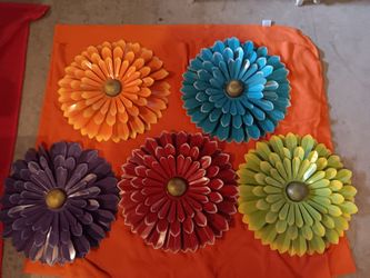 New Beautiful Metal Flowers - Set of 5