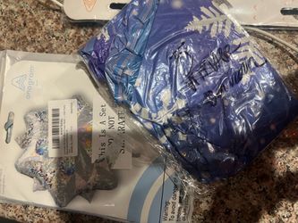 Frozen winter snowflake and 5 number balloon bundle