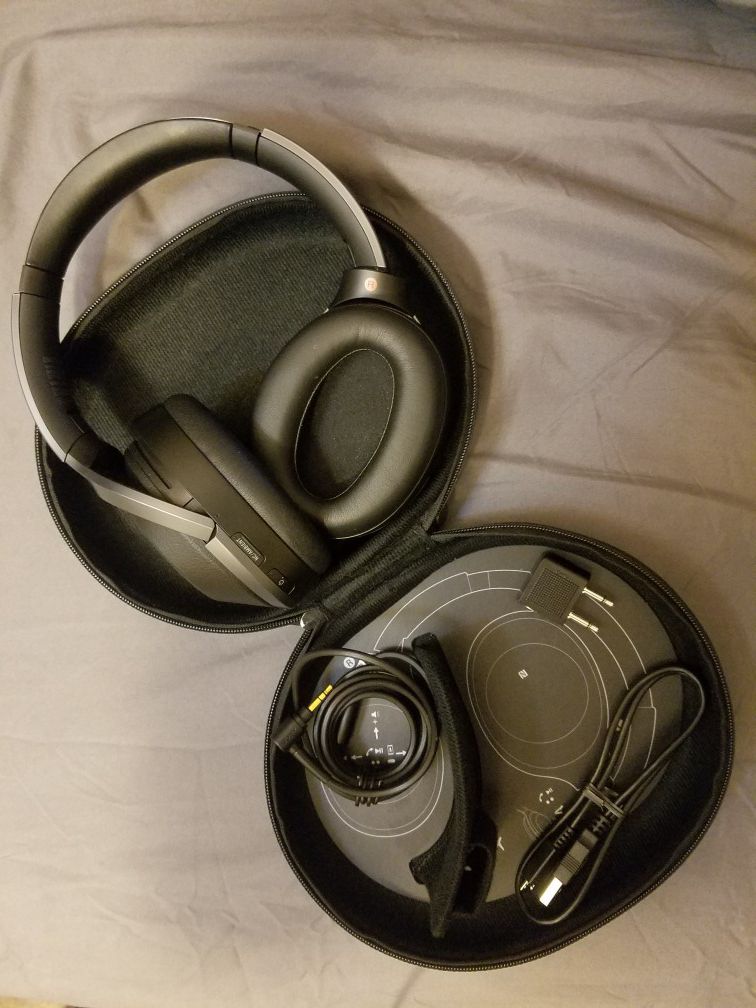 Sony noise cancelling headphones WH1000XM2