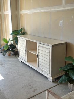 Beautiful buffet cabinet / entertainment center