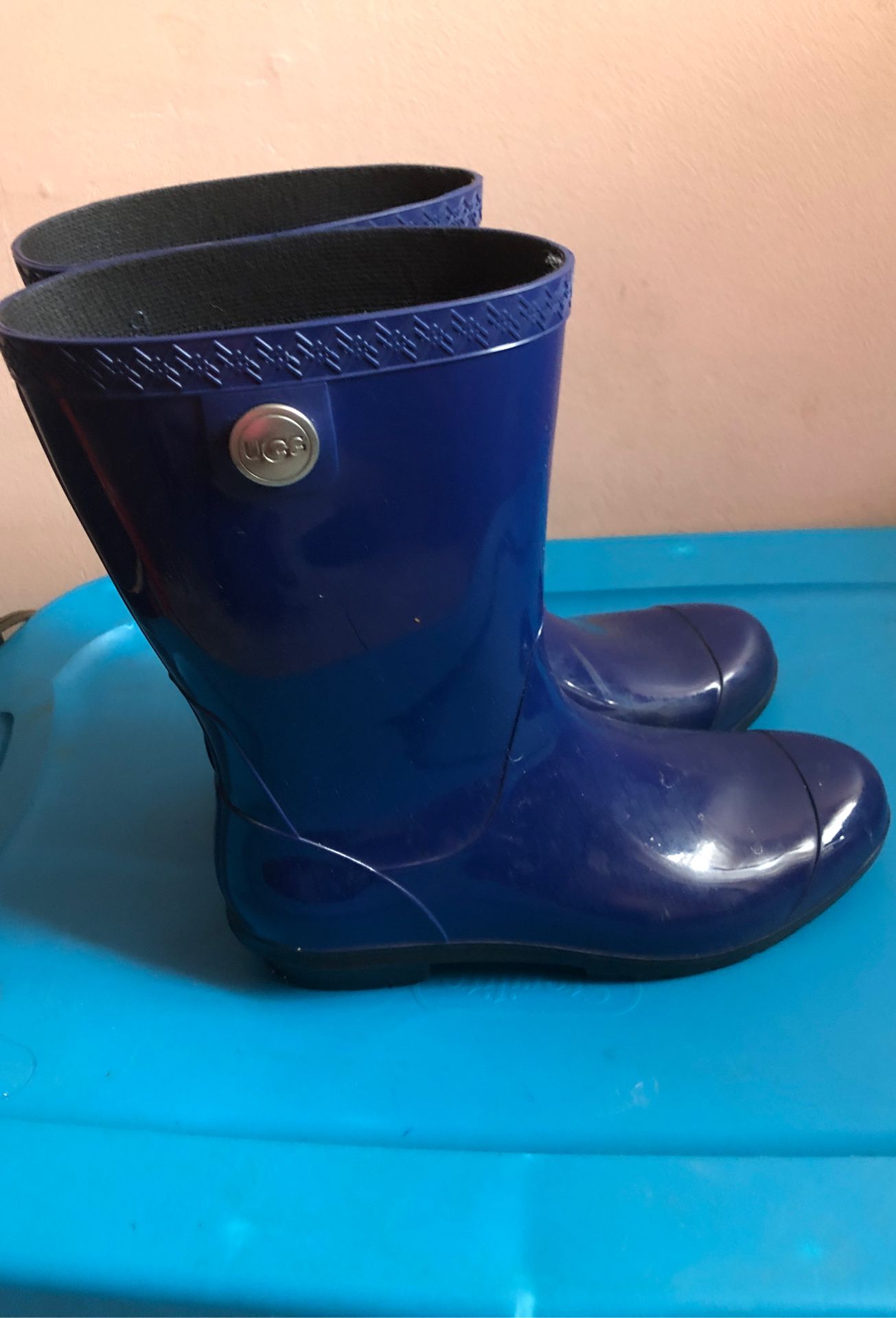 Ugg rain boots barley worn