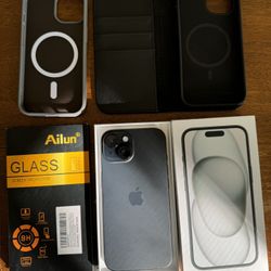 iPhone 15 128 GB + Case & Screen Protectors 