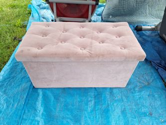 Collapsible pink shoe bench