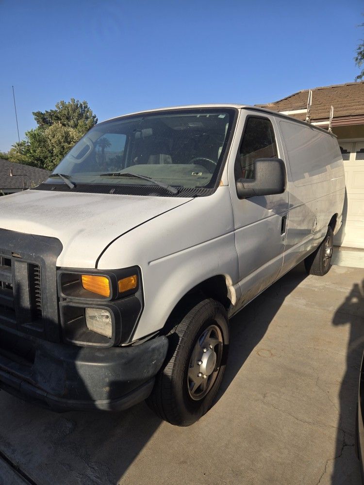 2011 Ford E-250