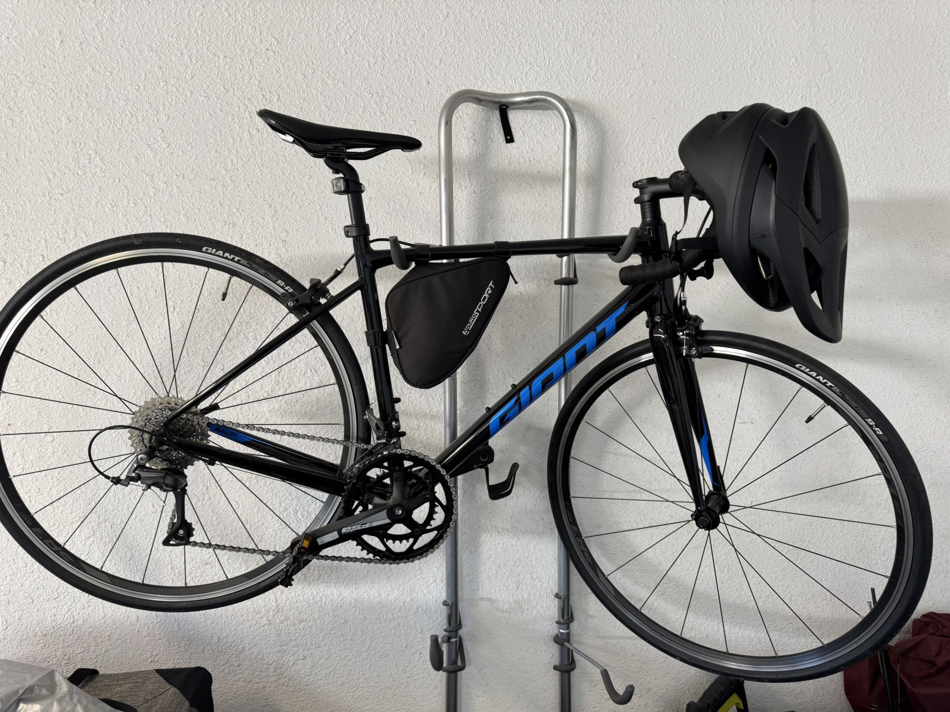 Giant Contend 3 Road Bike