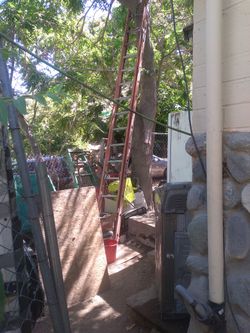 LADDER 28FT  TOP CONDITION 