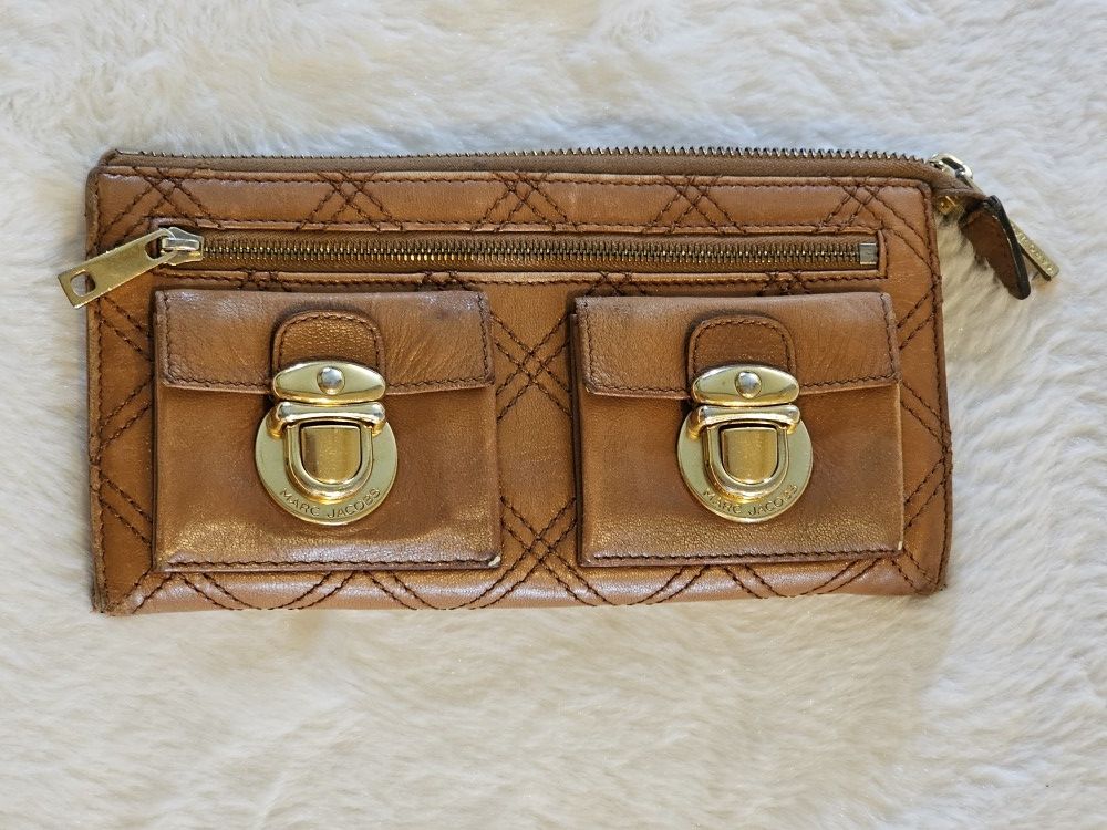 MARC JACOBS Double Pushlock Wallet Top Zip Brown Quilted Leather Clutch