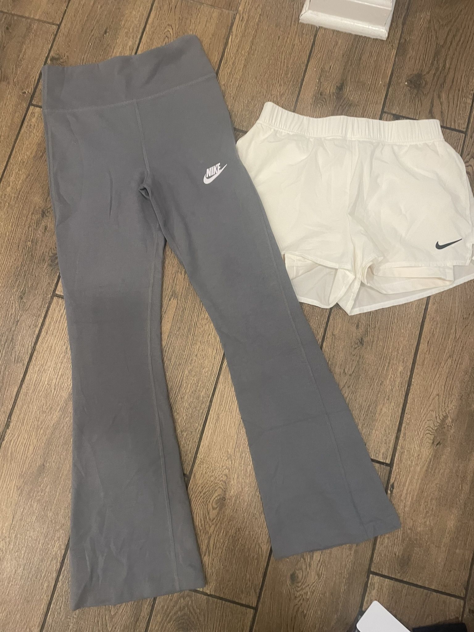 Girls Nike Leggings (2 Pairs) Girls Nike White Shorts Brand New Never Worn