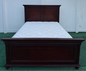 Beautiful solid wood Queen bed with mattress and Boxspring included can be delivered throughout the Tampa area and its surroundings Price 150