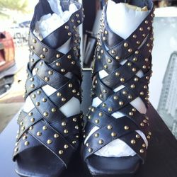 New High Heels Size 10B/40. $20 Entre Lamb Y BONANZA 