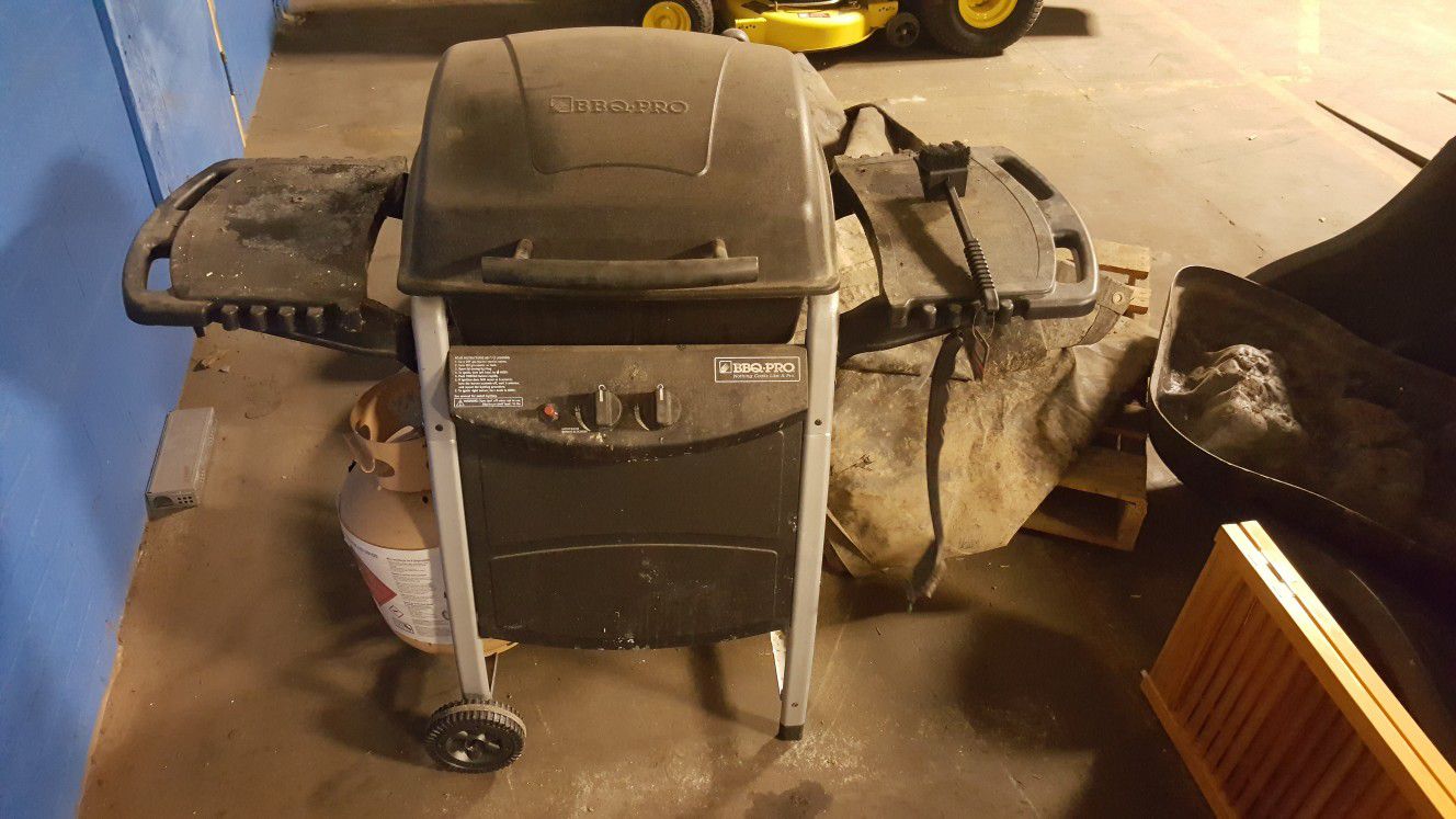 BBQ-Pro Grill With Petroleum Tank
