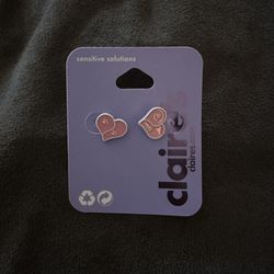 Claires heart shape with paws earring