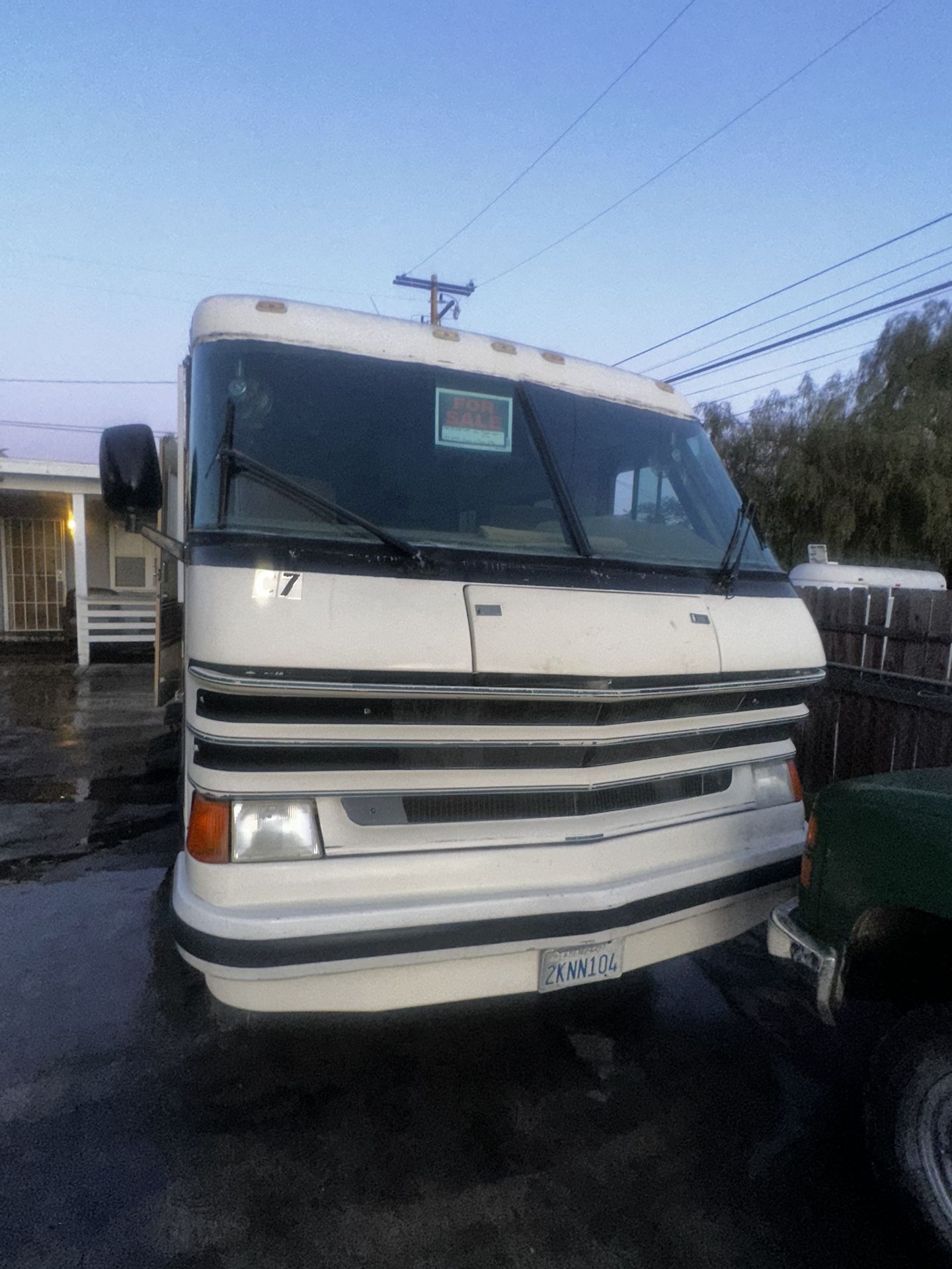 1987 Aluminalite White and beige Motorhome