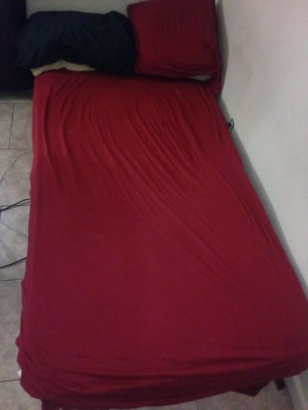 Twin Bed 🛏️