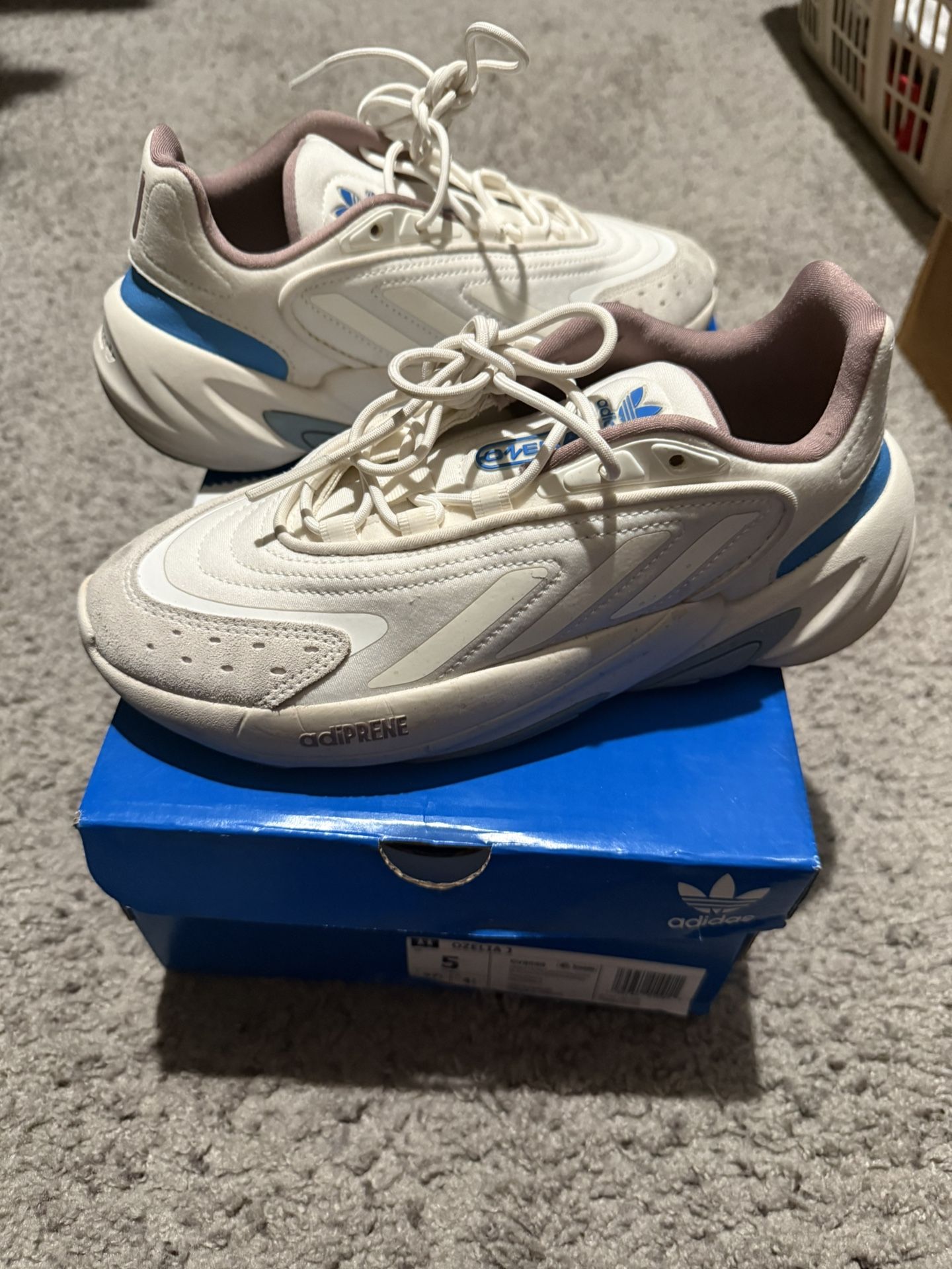 Adidas Ozelia