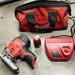 Milwaukee M12 w/Battery, Charger, Bag
