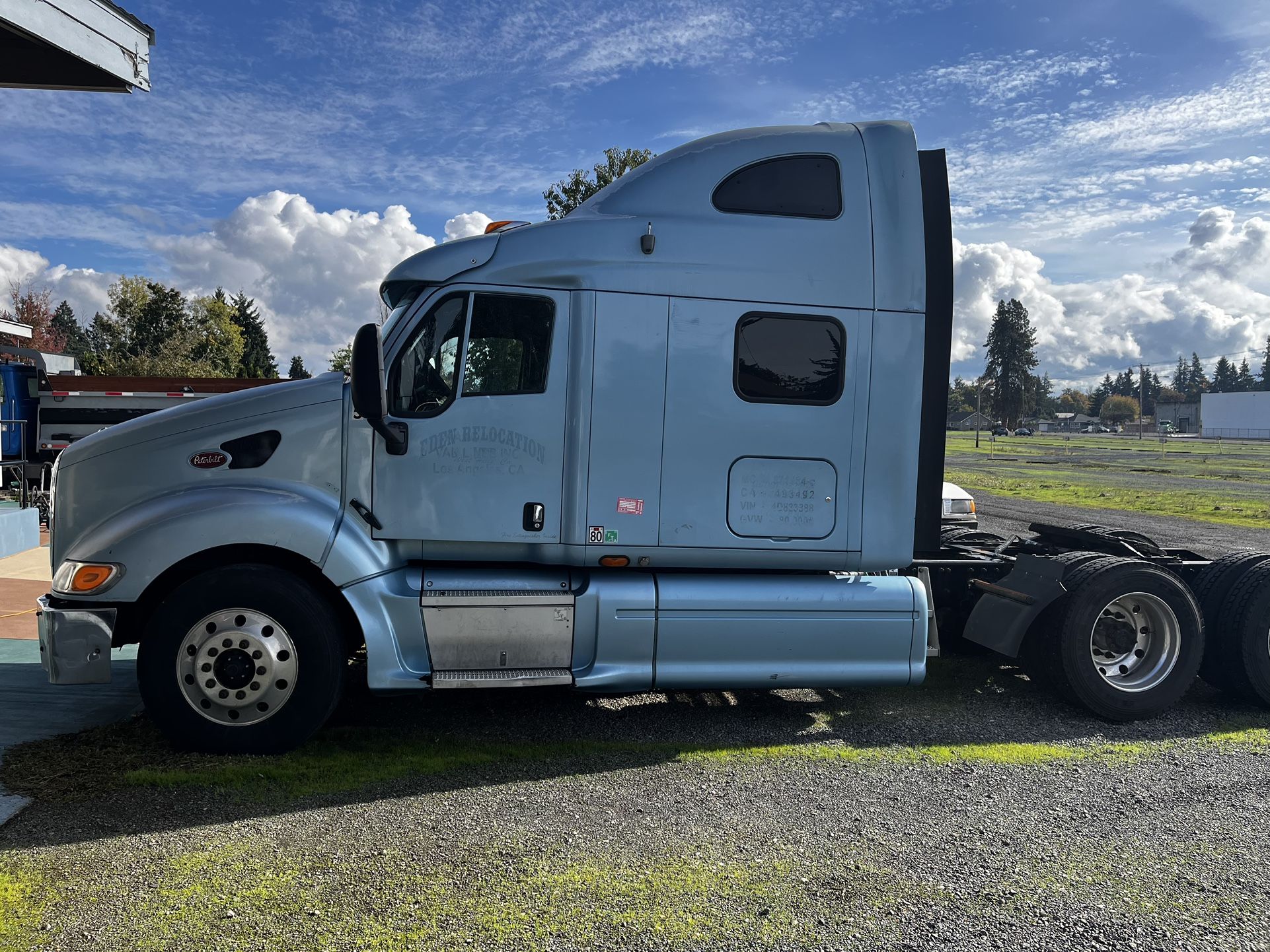 2004 Peterbilt Semi tractor