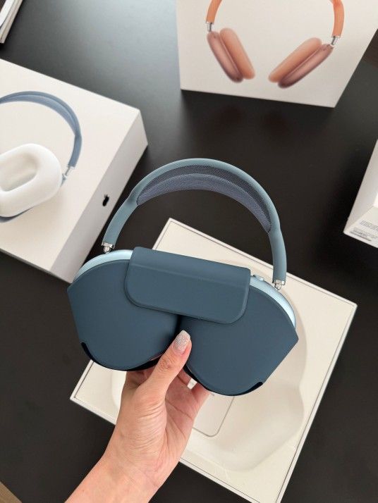 Apple headphones. News