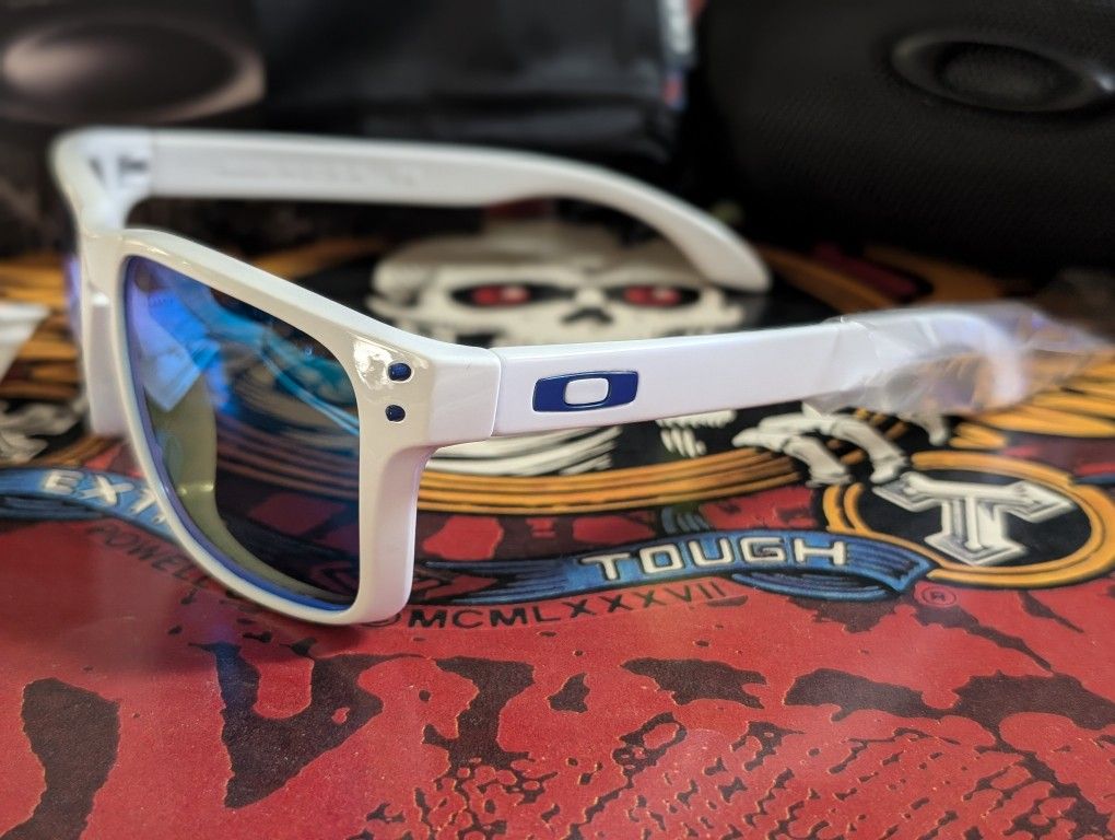 Oakley Holbrook Sunglasses White Blue