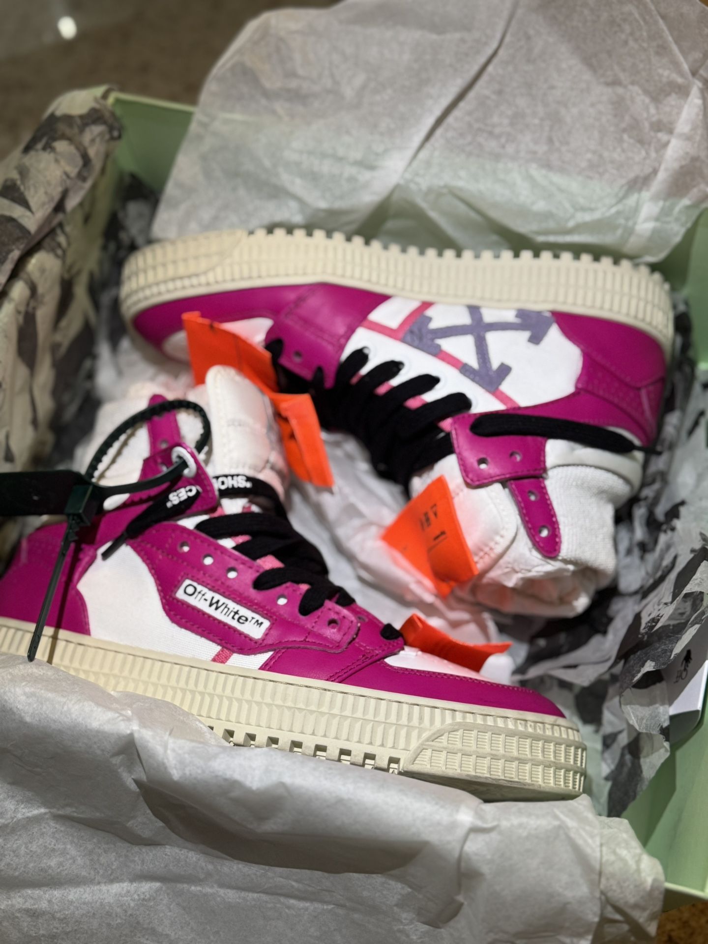 Off Whites Women’s - Off Court 3.0 Fuchsia Pink 2023