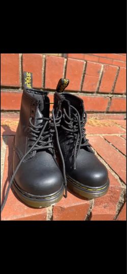 Little kids Doc Martins size 9. - shipping available