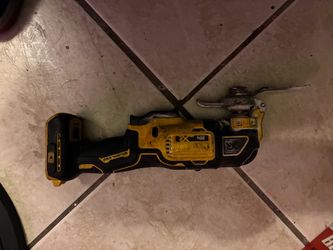 DeWalt XR oscillating multi-tool used works