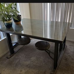 Really Cool Table With Chairs