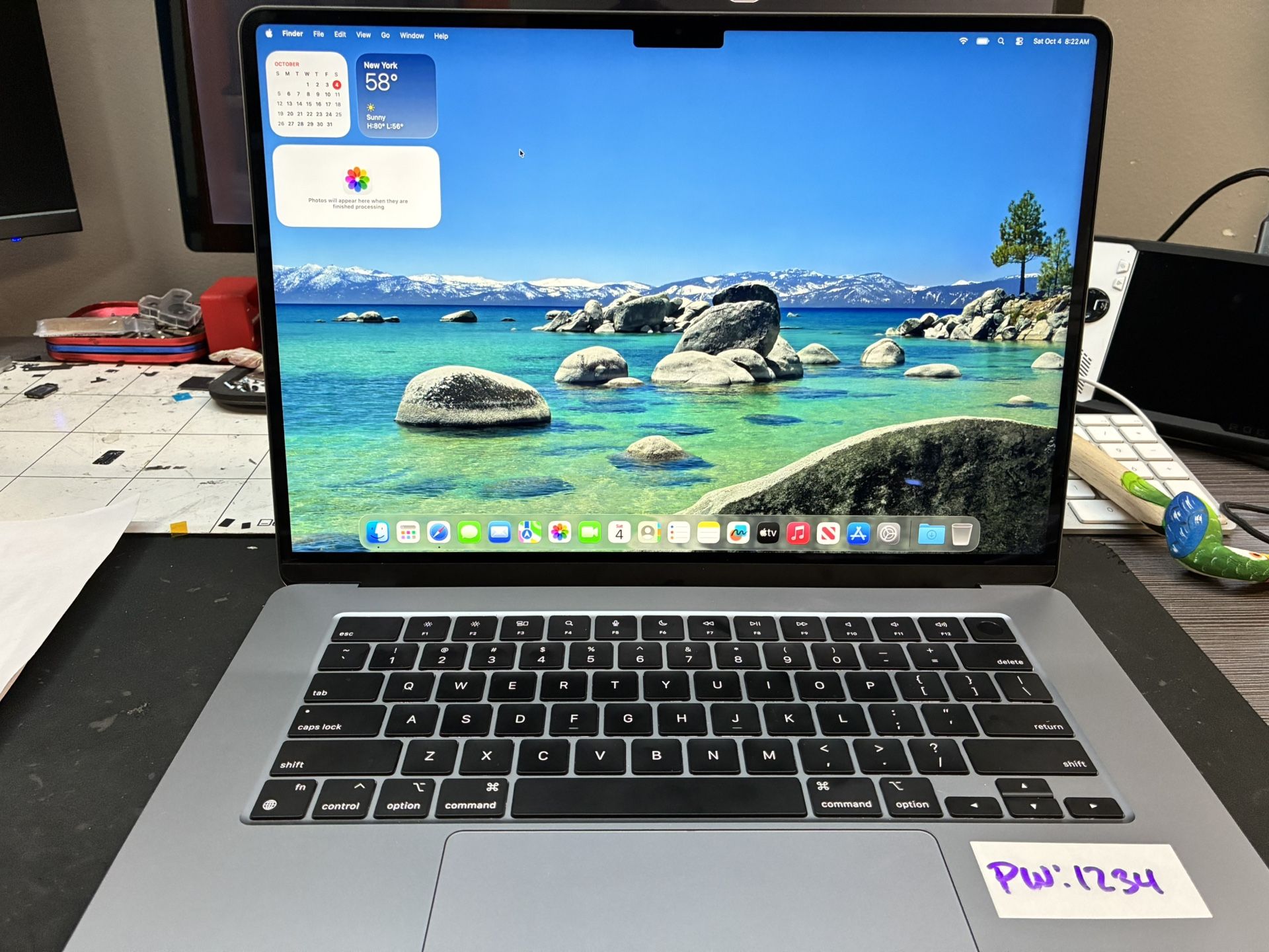 2024 Apple MacBook Air 15" M3 Chip 16GB SSD 256GB