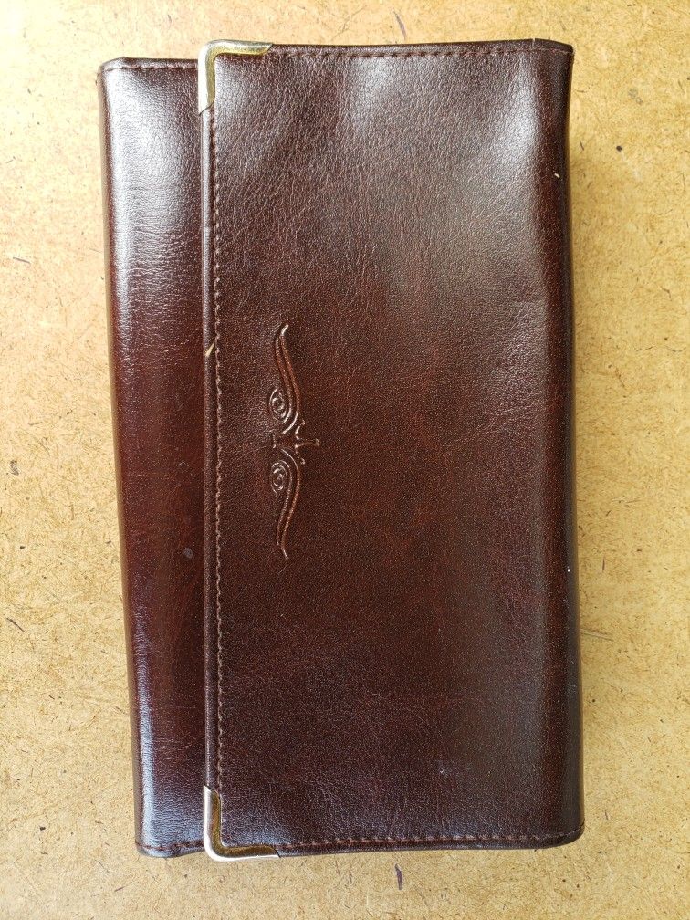 Vinyl wallet not a name brand