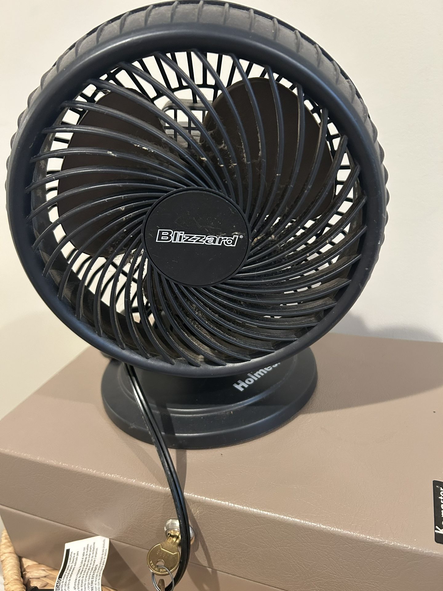 9 Inch 2 Speed Oscillating Desk fan