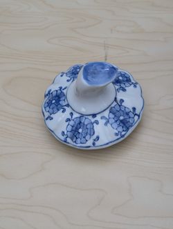 Blue & White Lobed Porcelain Ginger Jar w/Lid - Lotus Design