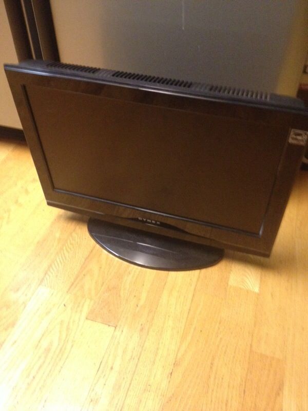 18" Flat Screen TV/Monitor w/Built in DVD Player! Dynex.