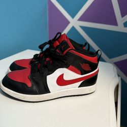 Jordan’s 1 Mid Size Kids 2 