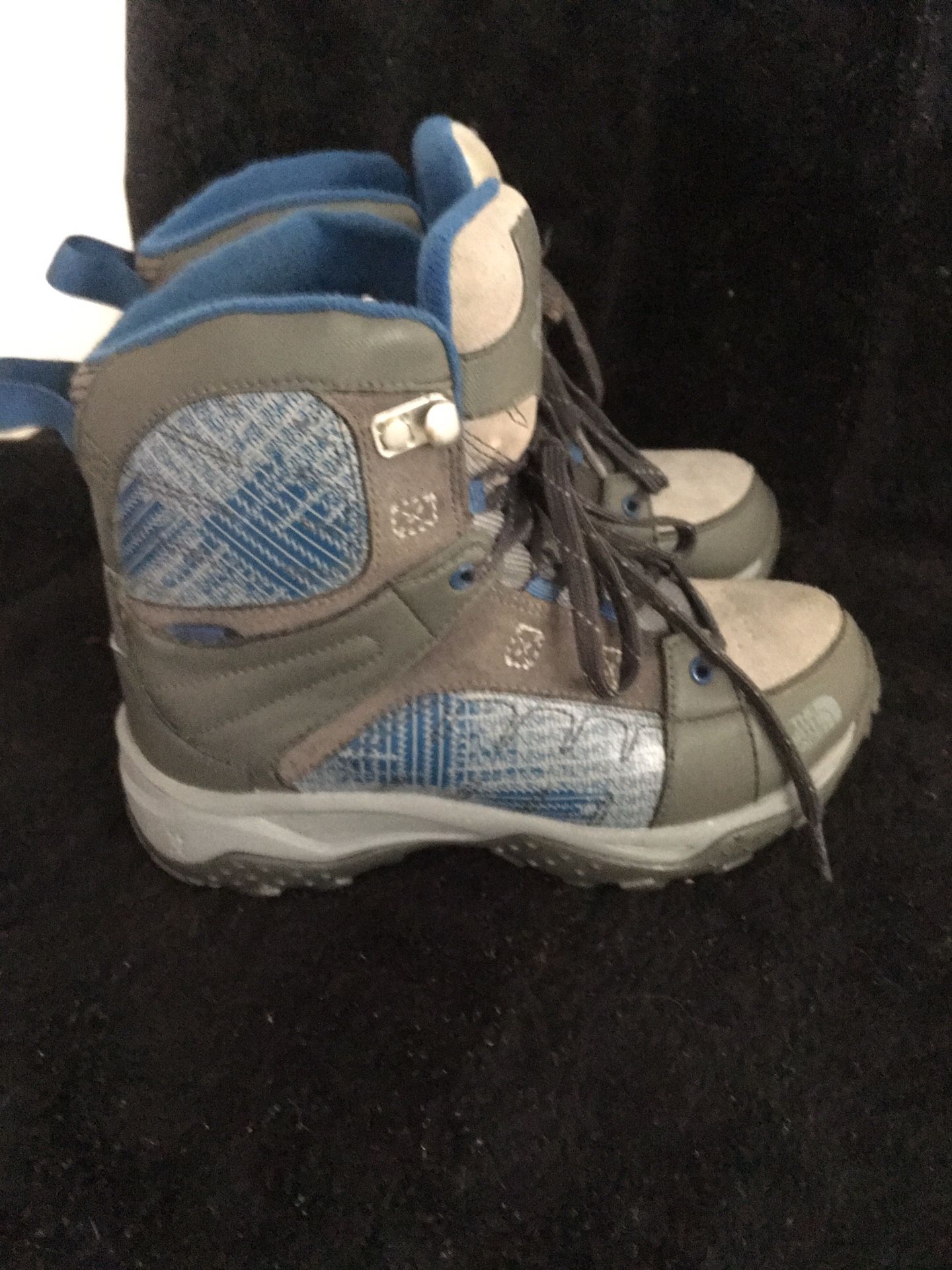 NORTHFACE size 2 boys boots