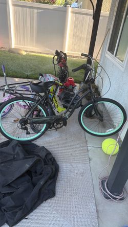 Women’s Schwinn bike