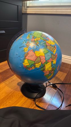 Globe that glows with constellations