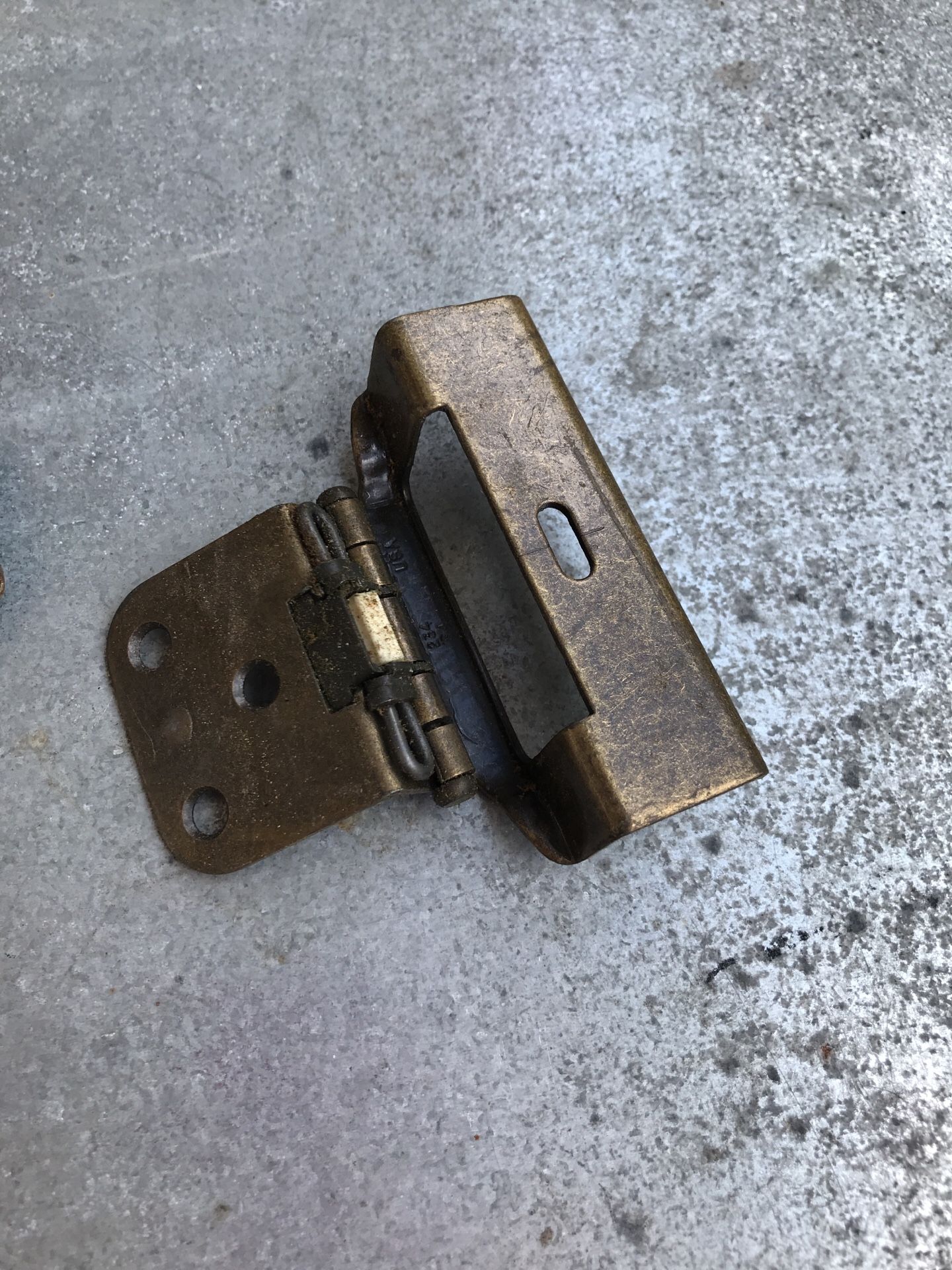 Cabinet hinges new . 190 pieces.
