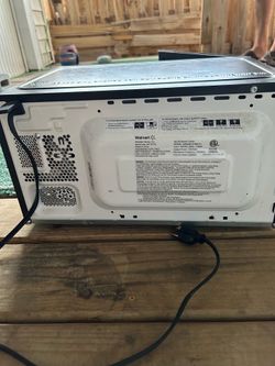 Microwave 700 W works like new