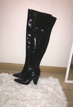 Latex boots !