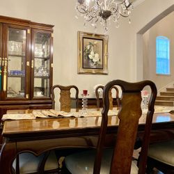 Stunning Chippendale Style Dining Set,  Premium Antique  Dining Collection. Table 6 Chairs. &hutch