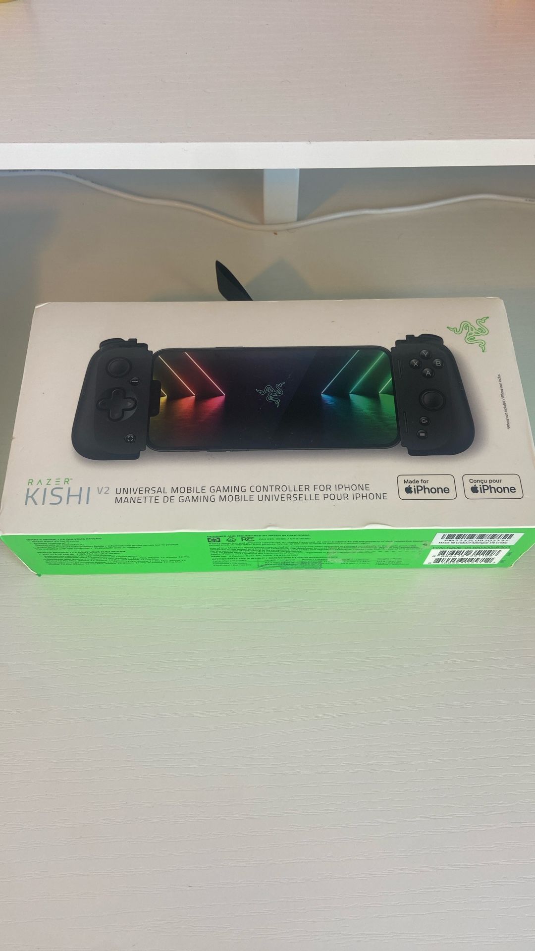 Razer Kishi V2 MOBILE GAMING CONTROLLER FOR IPHONE .