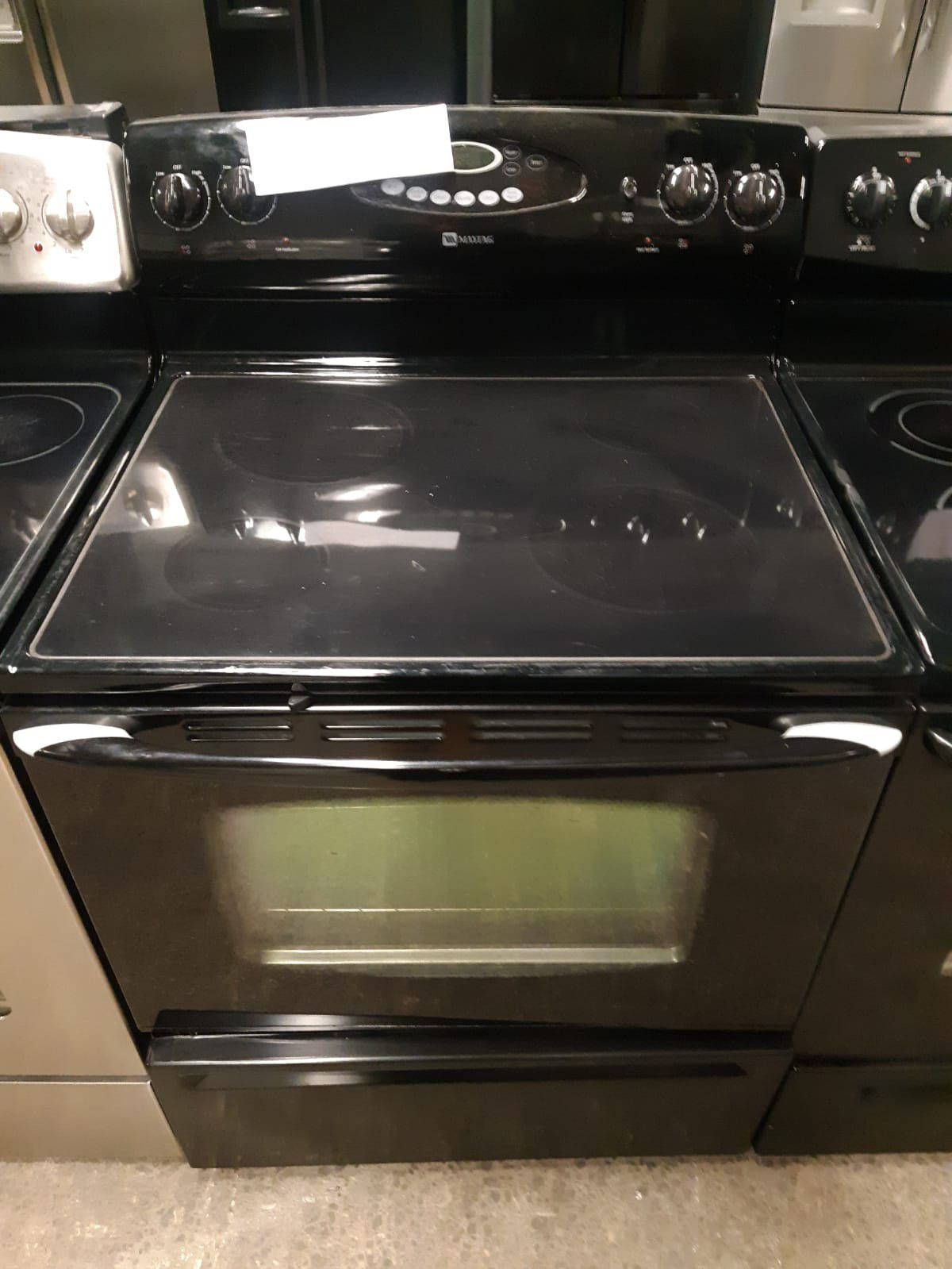Maytag electric Stove in exelent condition