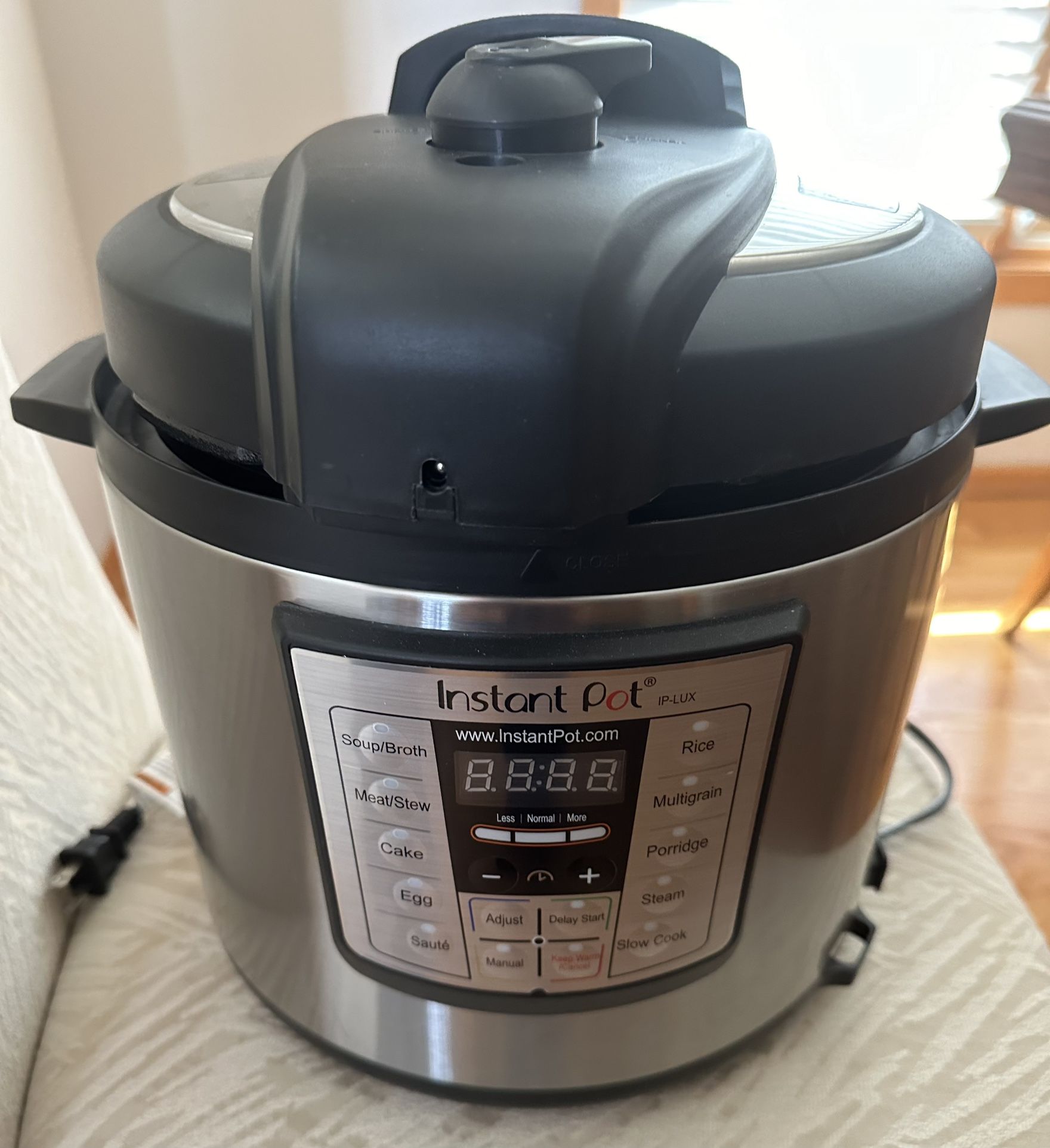 Instant Pot LUX60 V3 6-Quart 6-in-1 Multi-Use Programmable Pressure Cooker, Slow Cooker, Rice Cooker, Sauté, Steamer, and Warmer