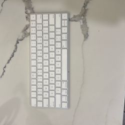Apple Keyboard 