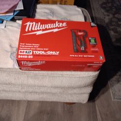 Milwaukee M12 Cable Stapler 