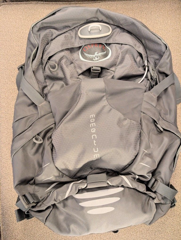 Osprey Momentum 34 Hiking Backpack