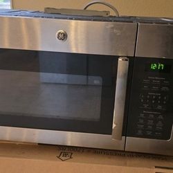 GE® 1.7 Cu. Ft. Over-the-Range Sensor Microwave Oven

