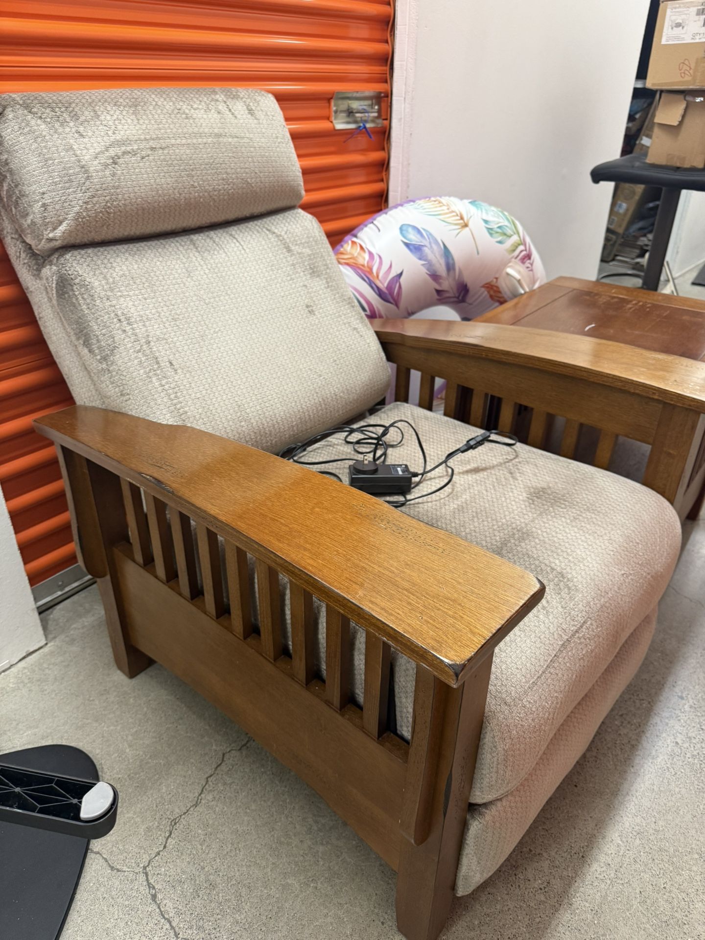 Nice Comfy Electric Chair w/ Matching Side Table - Best Quality Wood!