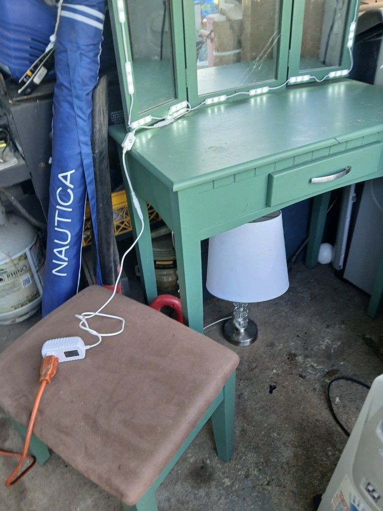 Solid Wooden Vanity With Stool With LOGHTS